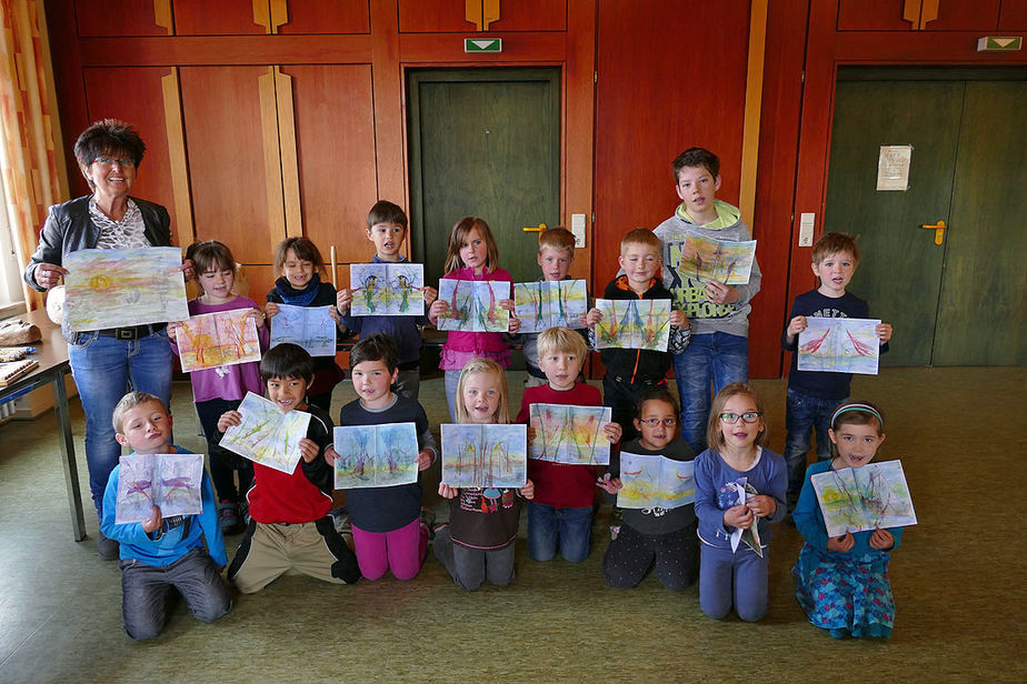 Vorschulkinder in der „Galerie“ von Stadtpfarrer Kowal